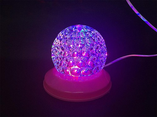 Περιστρεφόμενο Διακοσμητικό Φωτιστικό LED Pineapple Lamp με ροζ βάση και πολύχρωμο φωτισμό, 13x20 cm